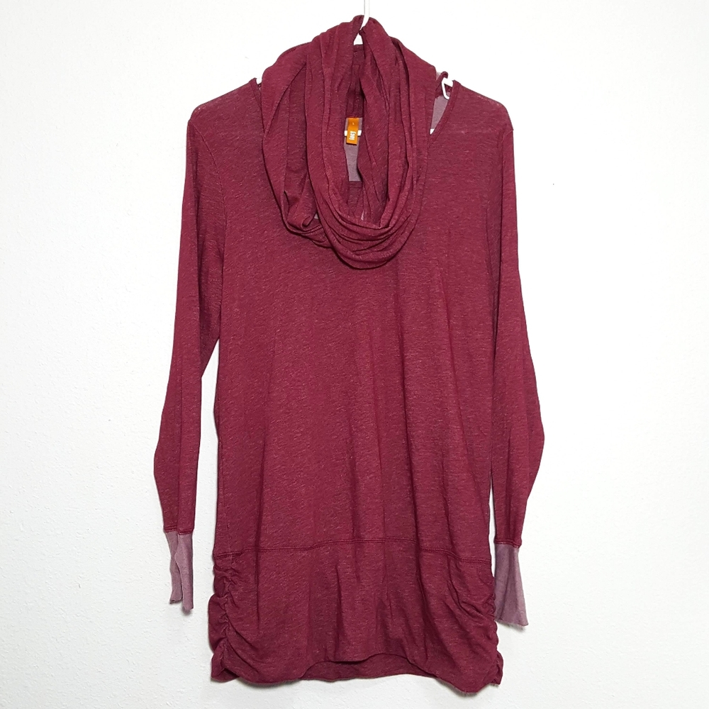 Lucy | long sleeve cowl scarf athletic top size L